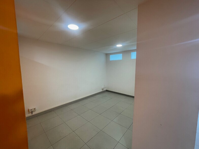 Office in Mataró, Barcelona for lease - Building Photo - Image 3 of 9