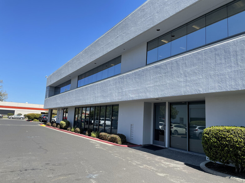 64 Digital Dr, Novato, CA for lease - Building Photo - Image 2 of 8