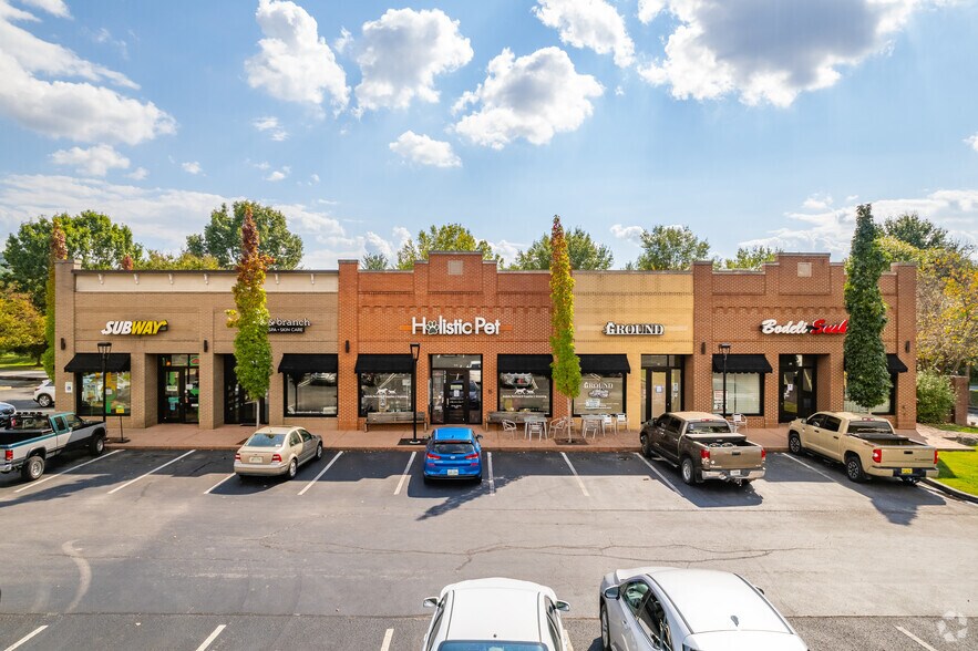 330 Mayfield Dr, Franklin, TN à louer - Photo du bâtiment - Image 2 de 4