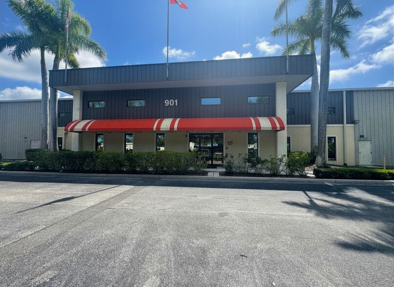 901 Industrial Blvd, Naples, FL for lease - Building Photo - Image 3 of 8