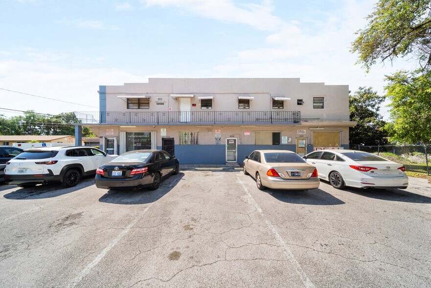 602-608 NW 1st St, Dania, FL à vendre - Photo du bâtiment - Image 3 de 19