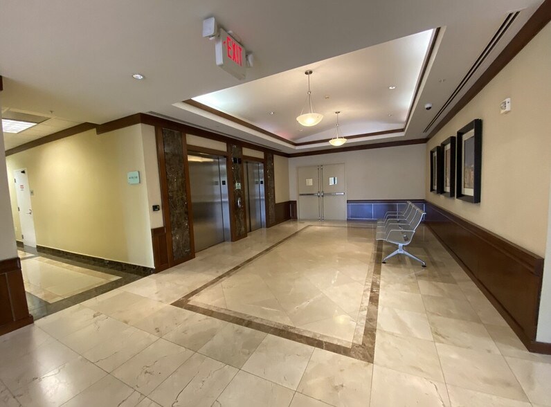 925 NE 30th Ter, Homestead, FL à louer - Photo intérieure - Image 3 de 26