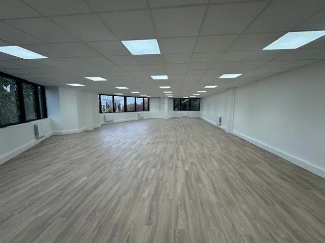 Bureau dans Rosny-sous-Bois à louer - Photo du bâtiment - Image 3 de 11