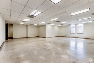 9500 Koger Blvd N, Saint Petersburg, FL for lease Interior Photo- Image 2 of 2