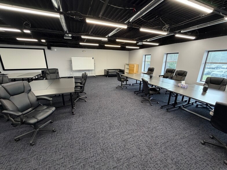 5380 Eisenhower Ave, Alexandria, VA for lease - Building Photo - Image 3 of 10