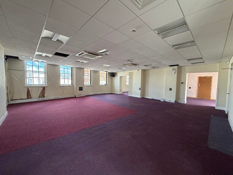 4-5 Market Pl, Kingston Upon Thames for lease - Building Photo - Image 3 of 10