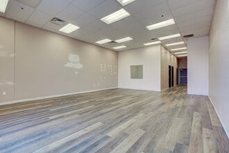 2550 Anthem Village Dr, Henderson, NV à louer Photo du bâtiment- Image 2 de 17