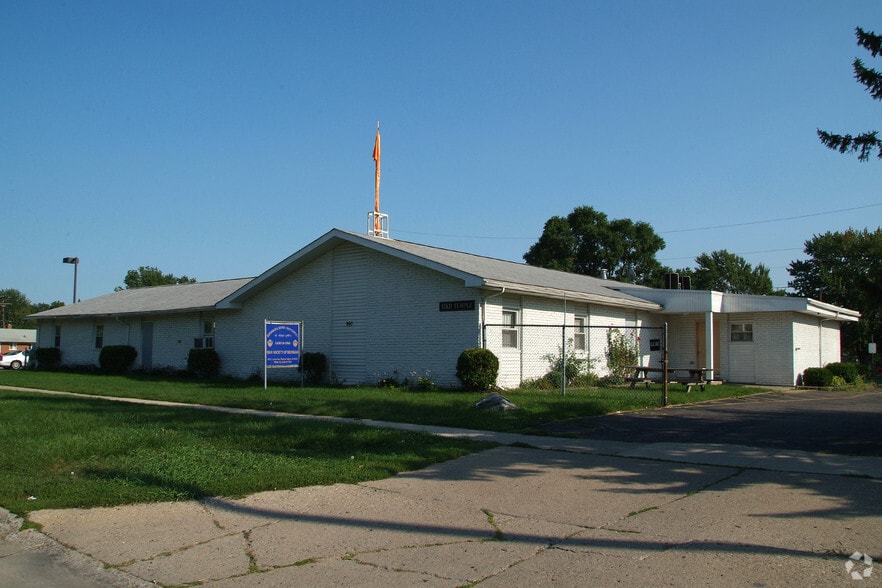 990 E Lincoln Ave, Madison Heights, MI for lease - Primary Photo - Image 1 of 3