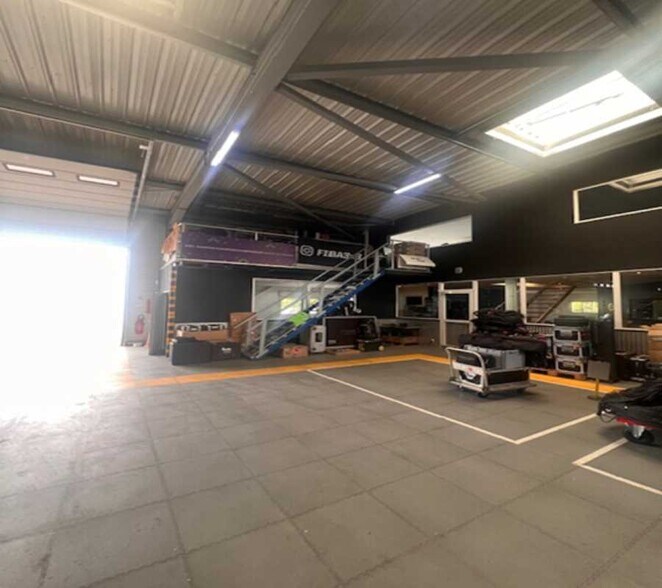 Flex in Montrabé for lease - Interior Photo - Image 3 of 19