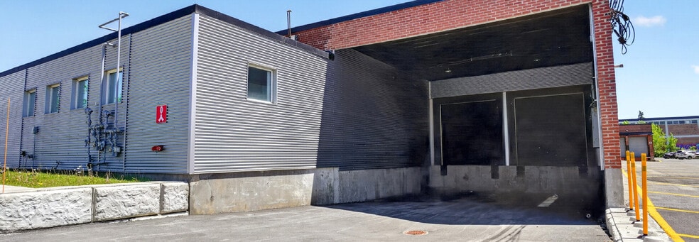 5720-5726 Ferrier, Mont-Royal, QC for lease - Building Photo - Image 3 of 3