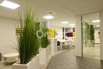 Bureau dans Meyzieu à louer Photo du bâtiment- Image 2 de 16