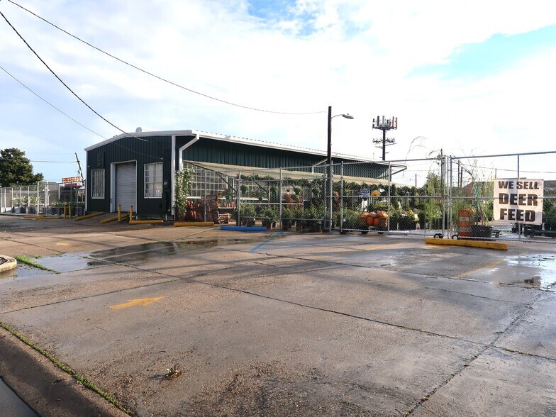 4511 Clearview Pky, Metairie, LA for sale - Building Photo - Image 1 of 17