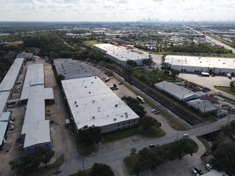 3434-3446 Lang Rd, Houston, TX for lease - Building Photo - Image 3 of 8