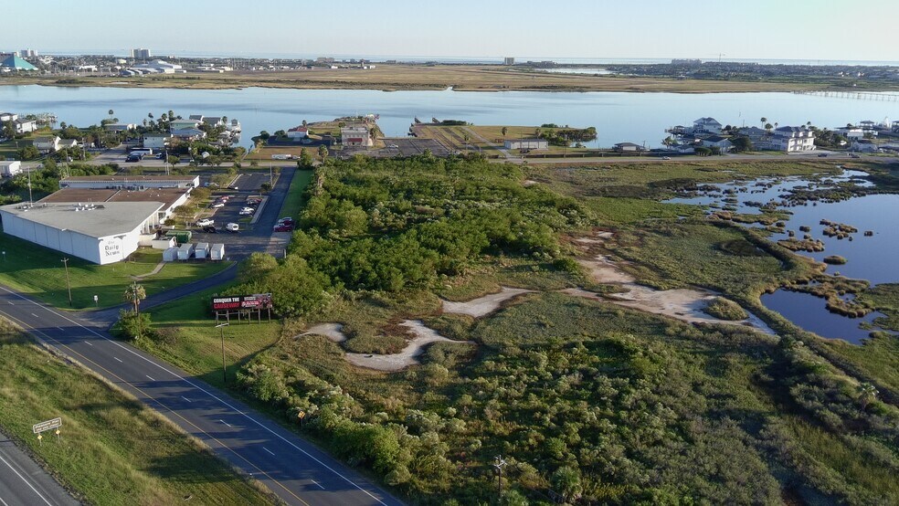 8626 Teichman Rd, Galveston, TX à vendre - Photo du bâtiment - Image 3 de 17