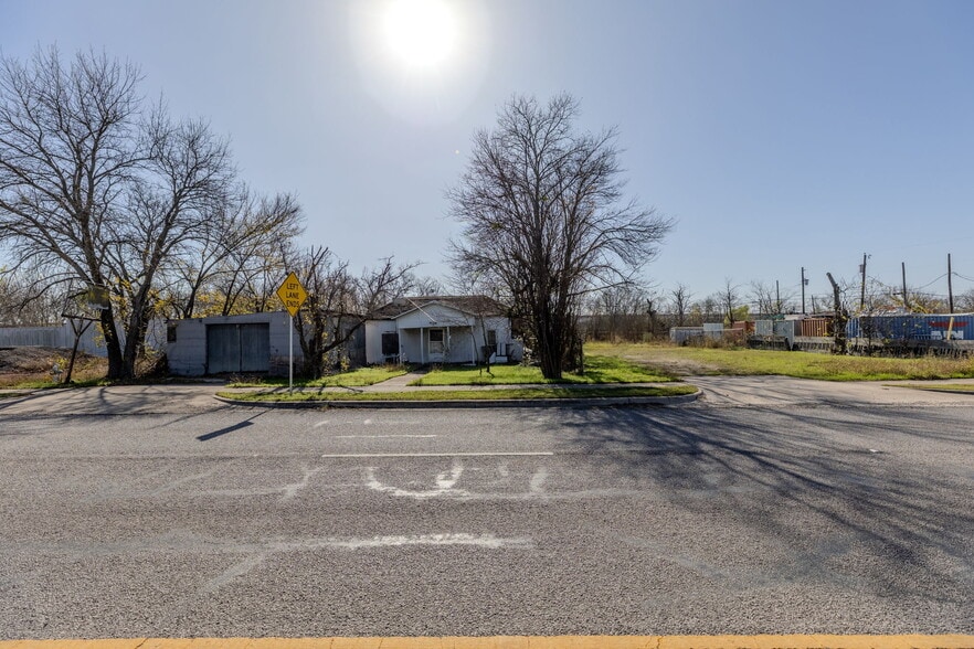 919 W 2nd St, Taylor, TX for sale - Building Photo - Image 2 of 42