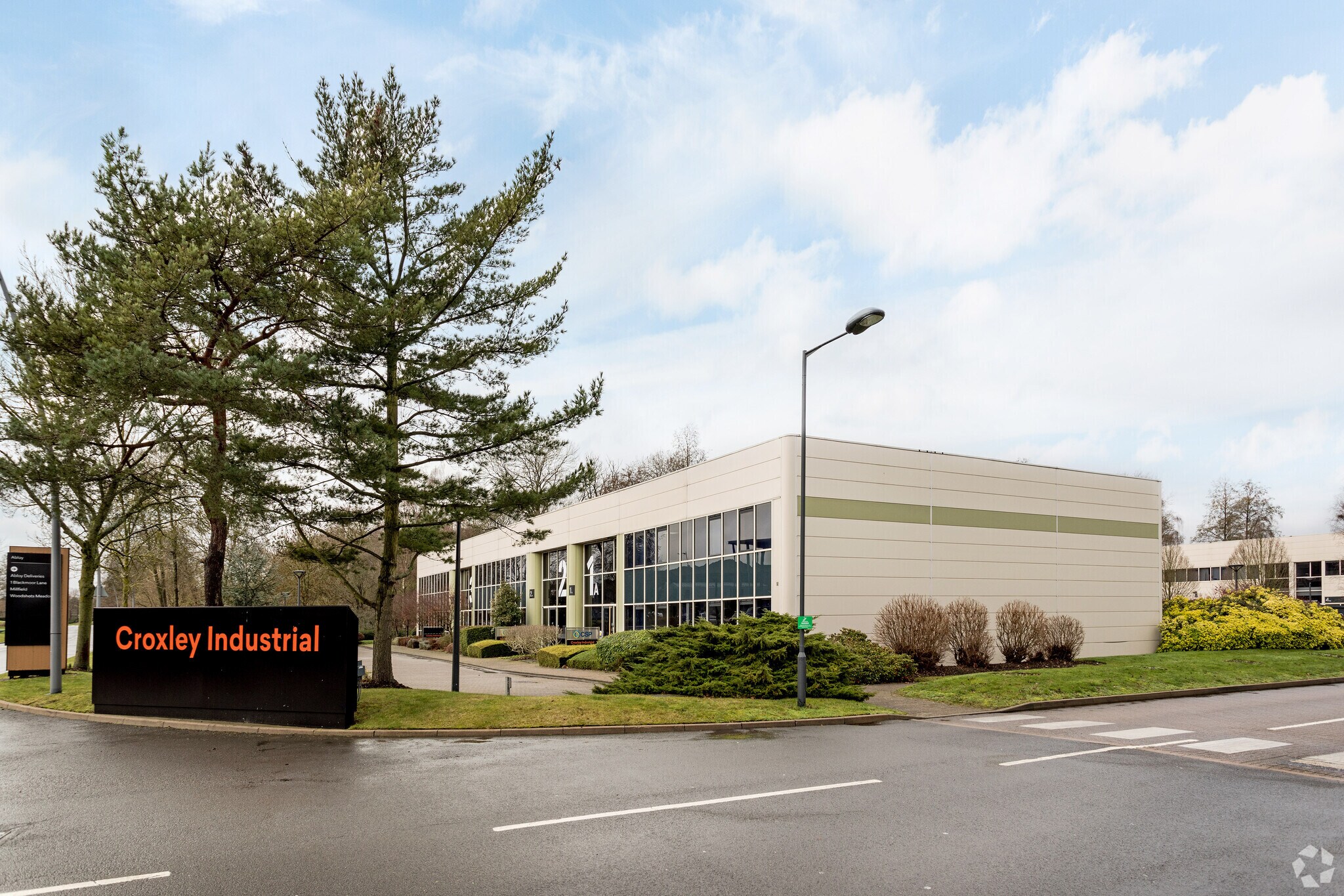 Hatters Ln, Watford for lease Primary Photo- Image 1 of 4