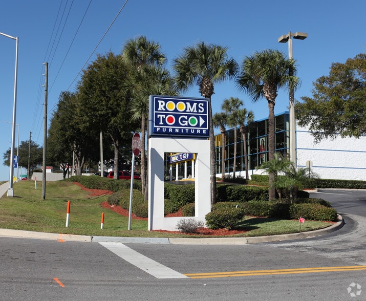 7025 W Colonial Dr, Orlando, FL for lease - Building Photo - Image 3 of 4
