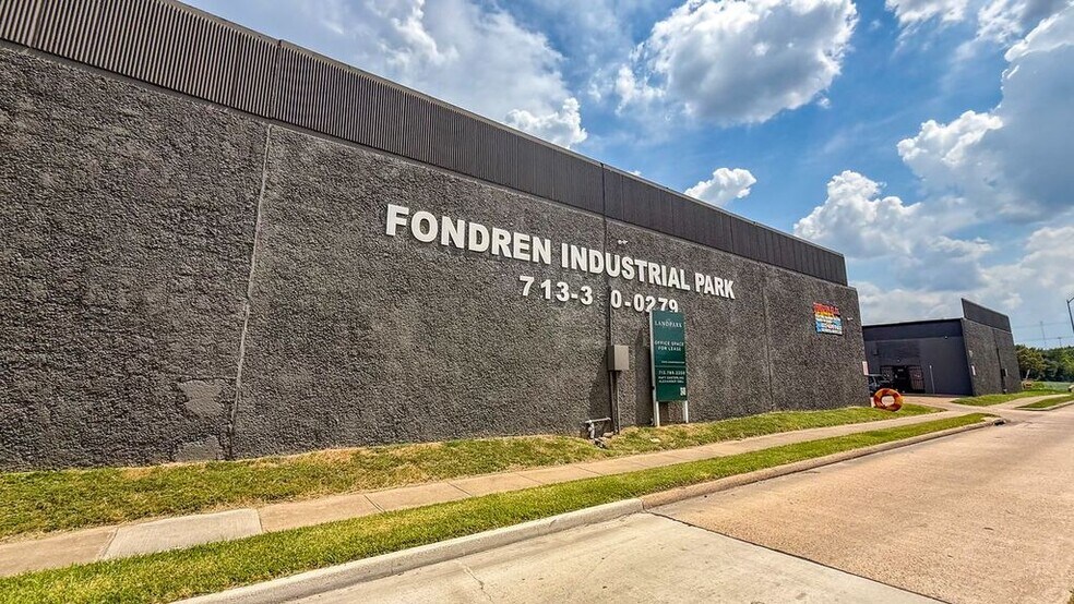 13401-13417 Fondren Rd, Houston, TX à louer - Photo du bâtiment - Image 3 de 24