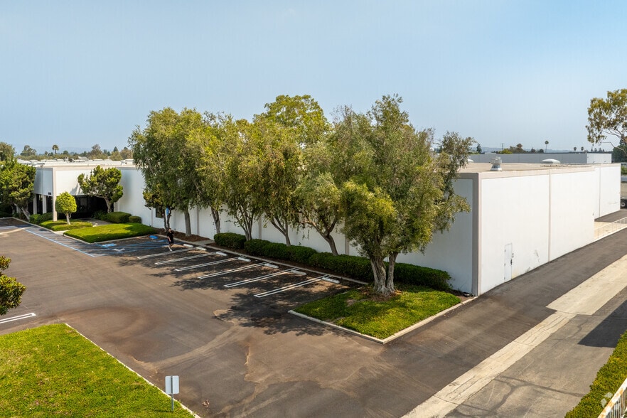 16918 Edwards Rd, Cerritos, CA for lease - Building Photo - Image 3 of 6