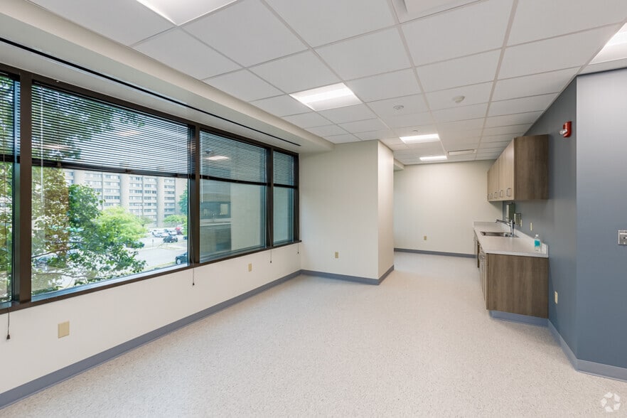 300 Oxford Dr, Monroeville, PA à louer - Photo intérieure - Image 2 de 20