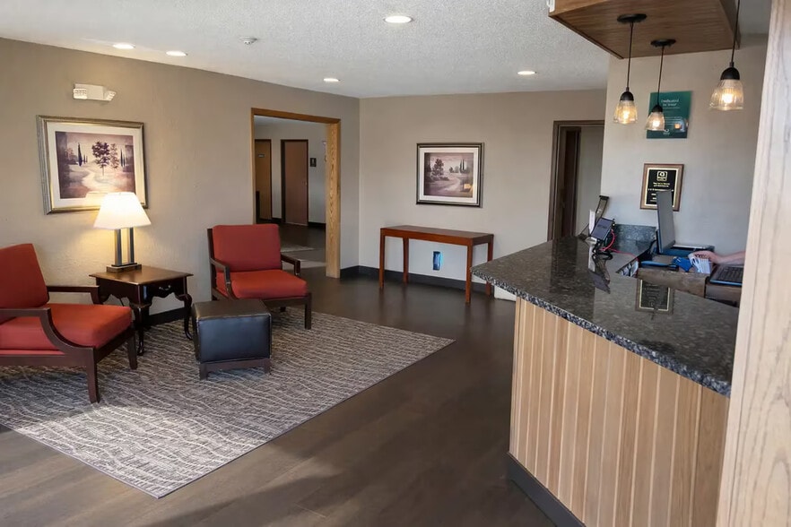 3815 S Lincoln Ave, York, NE à vendre - Photo du bâtiment - Image 2 de 34
