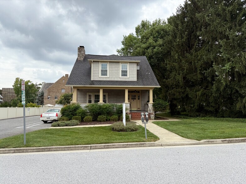 405 W Pennsylvania Ave, Towson, MD à louer - Photo du bâtiment - Image 1 de 4