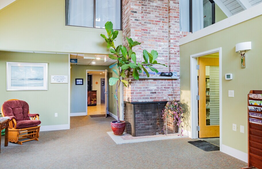 260 Western Ave, South Portland, ME à vendre - Photo du bâtiment - Image 2 de 11