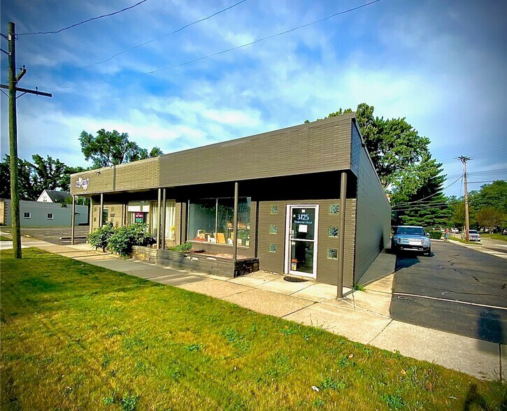 3125 Rochester Rd, Royal Oak, MI à louer - Photo du bâtiment - Image 1 de 4