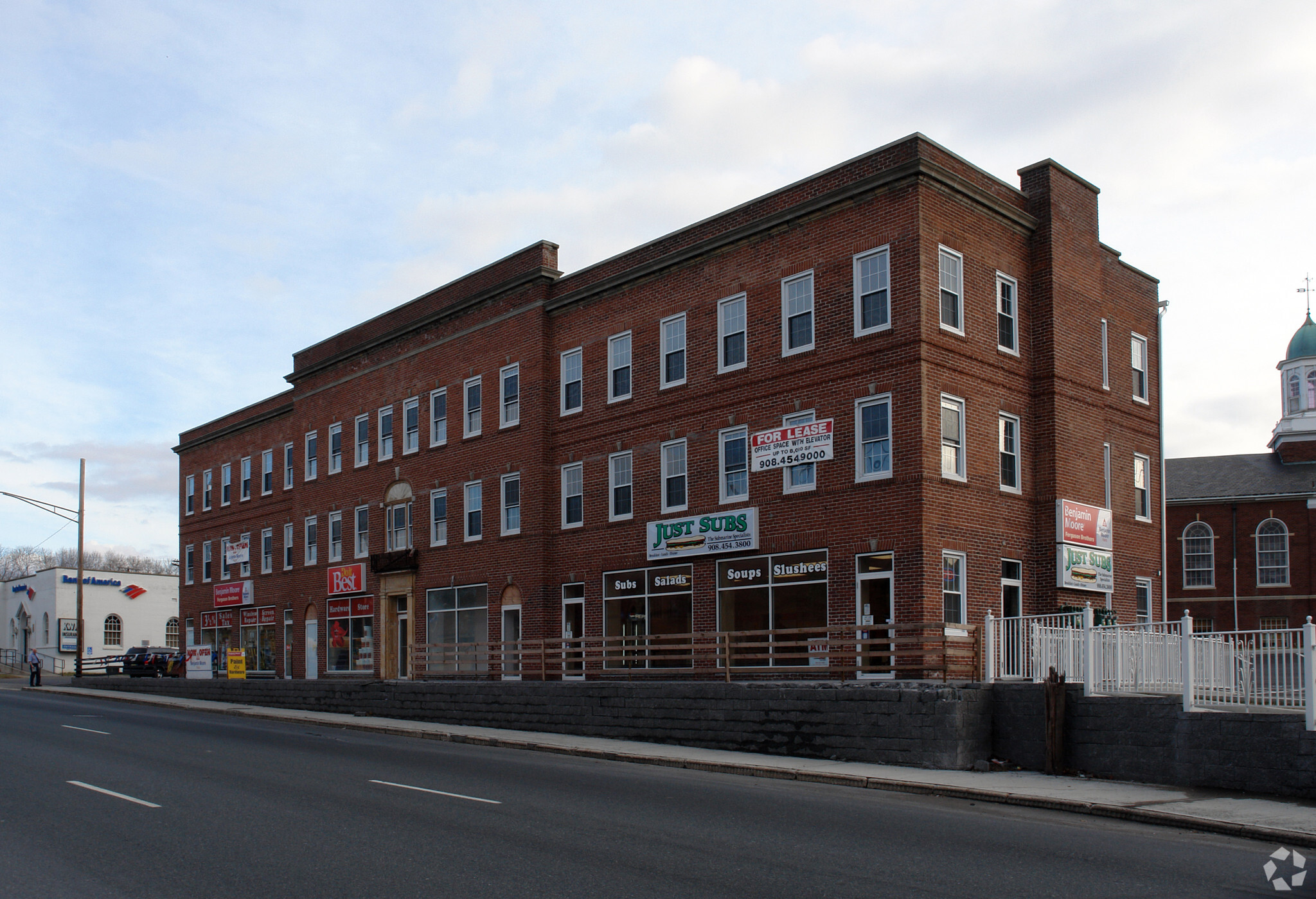 370 Memorial Pkwy, Phillipsburg, NJ for lease Building Photo- Image 1 of 7