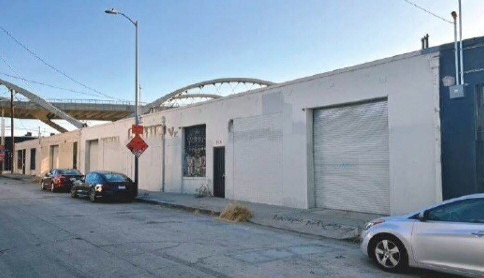 664 S Anderson St, Los Angeles, CA à louer - Photo du bâtiment - Image 2 de 11