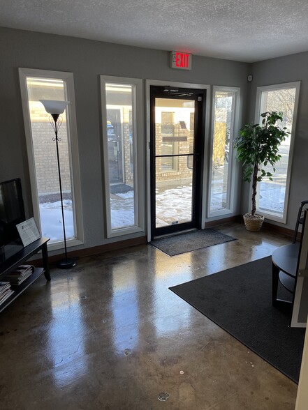 6138 Walraven Cir, Fort Worth, TX for lease - Interior Photo - Image 3 of 4