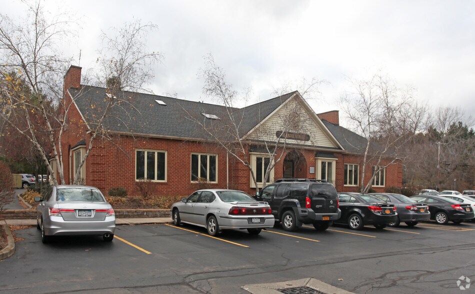 10 Grove St, Pittsford, NY à louer - Photo du bâtiment - Image 3 de 15