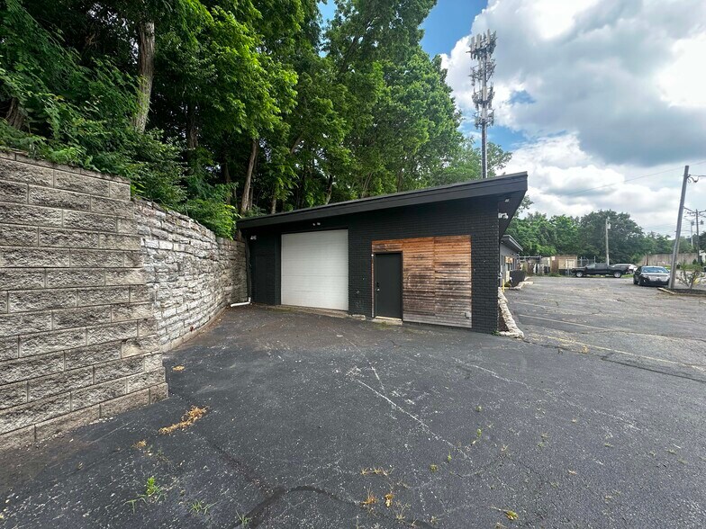 2577 Duck Creek Rd, Cincinnati, OH à vendre - Photo du bâtiment - Image 3 de 6