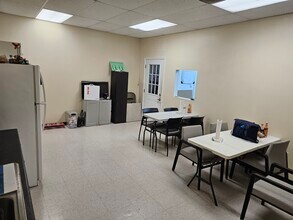 904-932 W 34th St, Houston, TX à louer Photo du bâtiment- Image 2 de 5