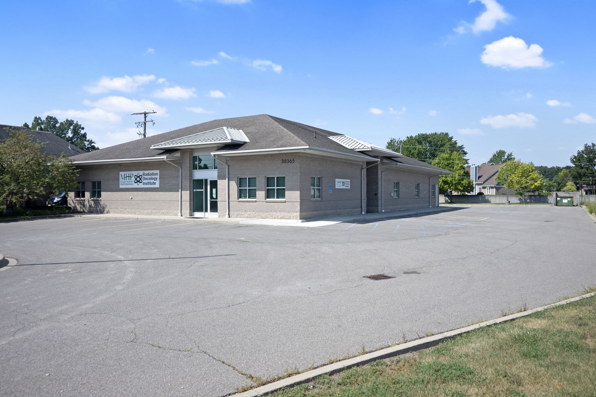 30365 Dequindre Rd, Madison Heights, MI for lease Building Photo- Image 1 of 3