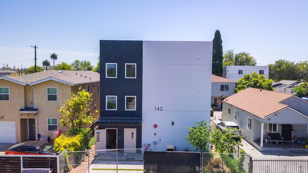 142 E 84th St, Los Angeles, CA à vendre - Photo du bâtiment - Image 2 de 20