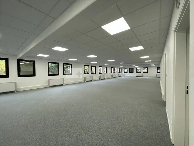 Office in Villeurbanne for sale - Building Photo - Image 3 of 6