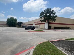 100-200 Cypresswood Dr, Spring, TX for lease Building Photo- Image 2 of 2