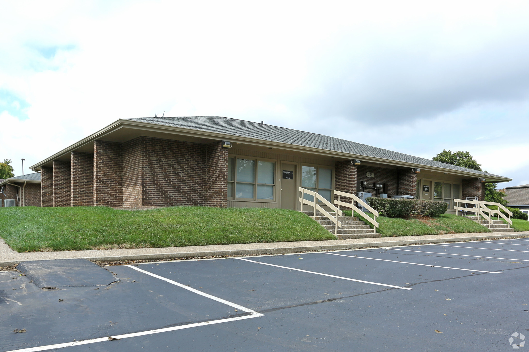 Office in Lexington, KY for sale Primary Photo- Image 1 of 1