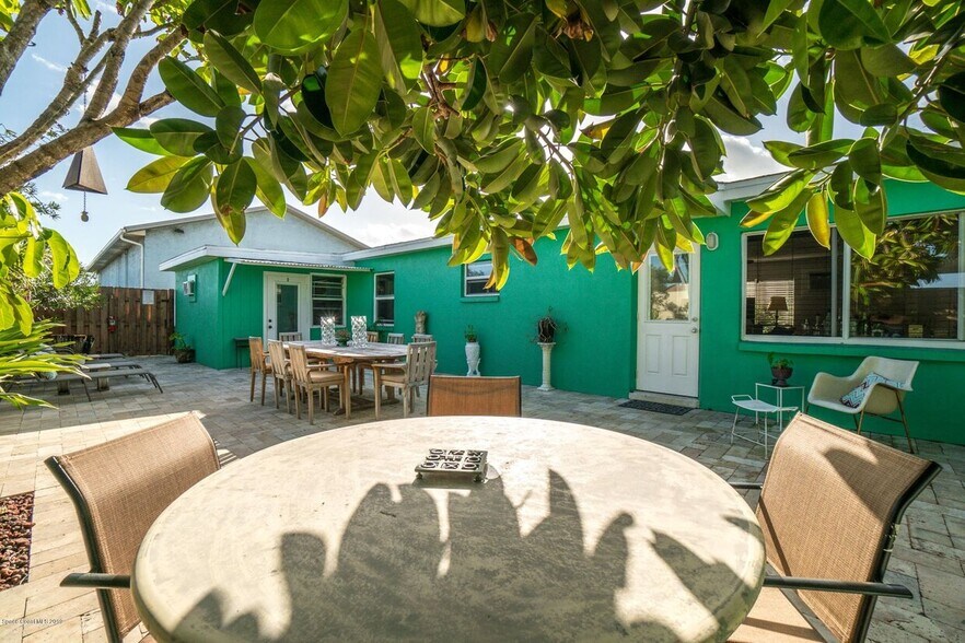 105 NE 3rd St, Satellite Beach, FL à vendre - Photo du bâtiment - Image 1 de 13