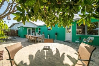 Plus de détails pour 105 NE 3rd St, Satellite Beach, FL - Multi-résidentiel à vendre
