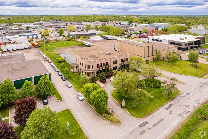 215 Av Liberté, Candiac, QC à vendre - Aérien - Image 2 de 3