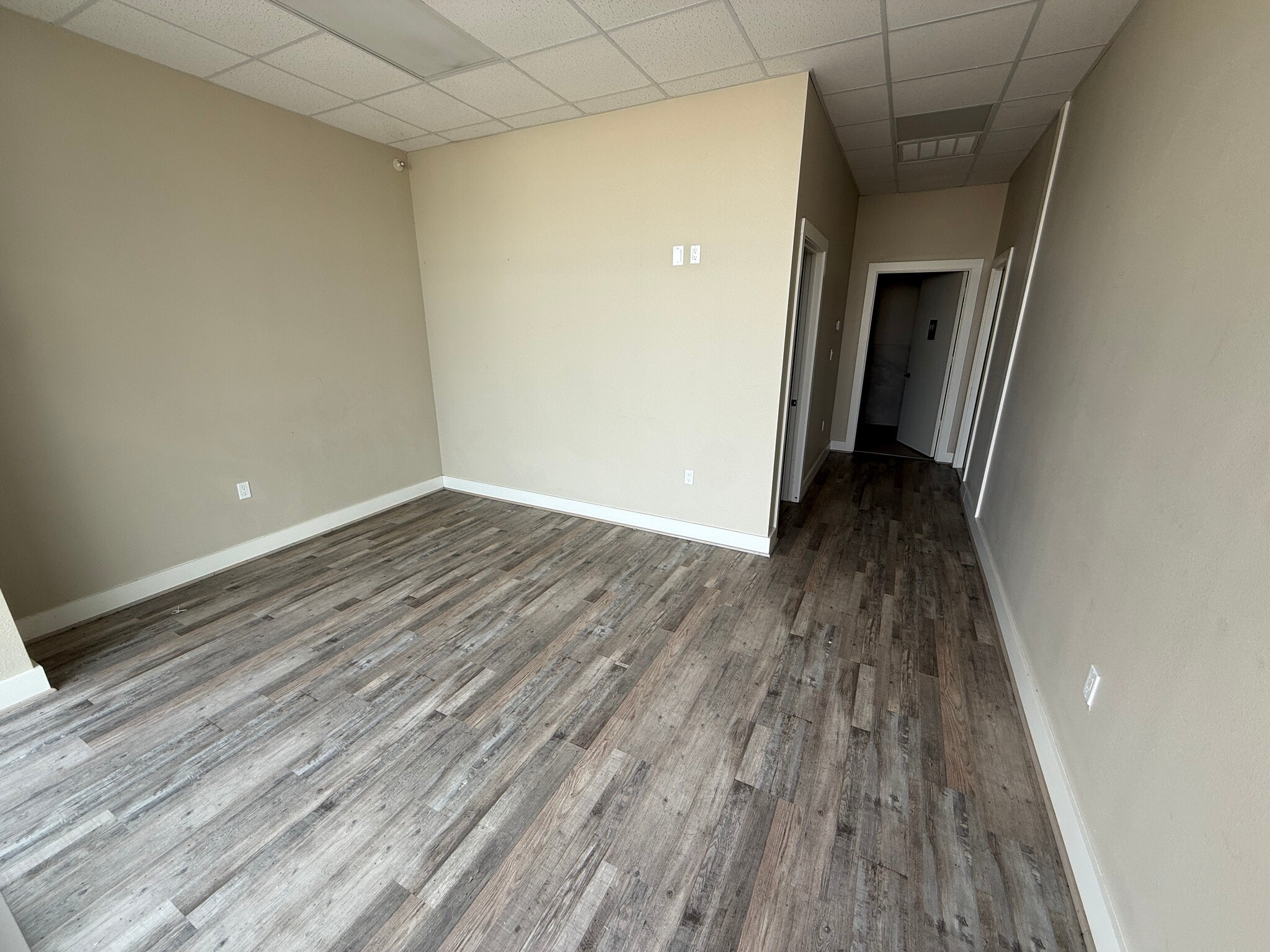32411 Tamina Rd, Magnolia, TX à louer Photo intérieure- Image 1 de 7