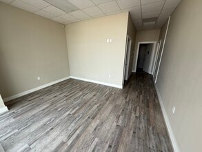 32411 Tamina Rd, Magnolia, TX à louer Photo intérieure- Image 1 de 7