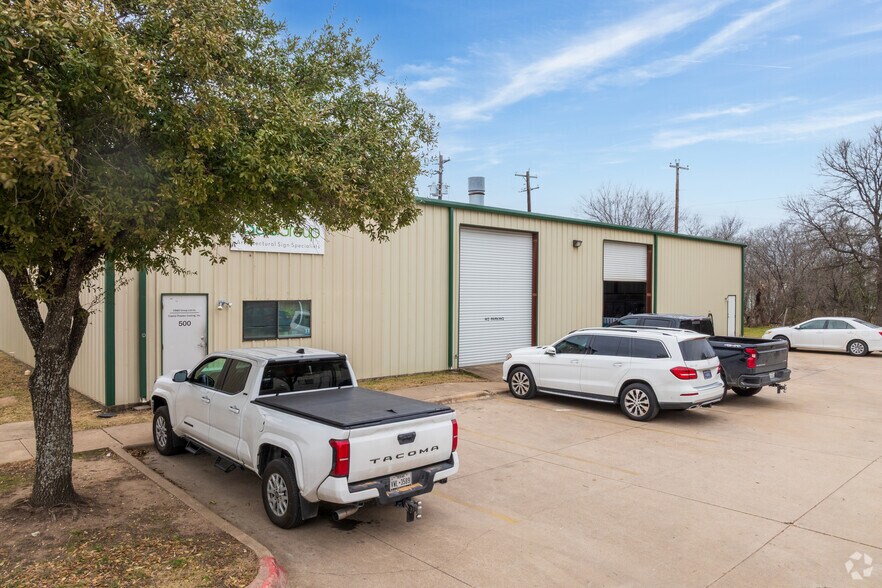 1834 Ferguson Ln, Austin, TX à louer - Photo du bâtiment - Image 3 de 22