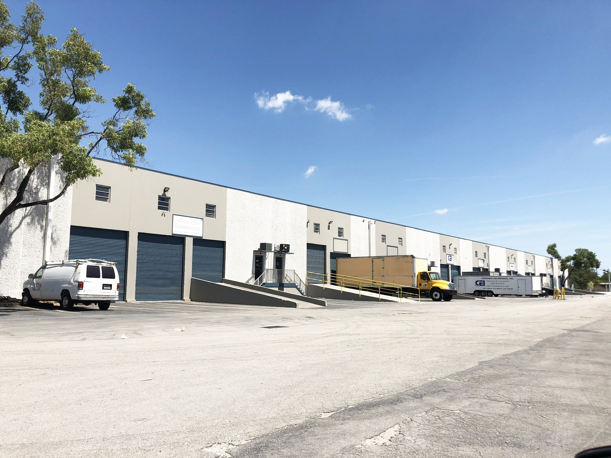 8705-8795 NW 100th St, Miami, FL à louer Photo principale- Image 1 de 16