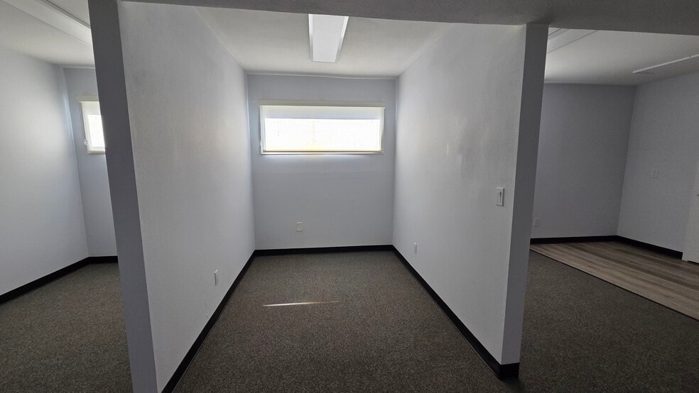 370 W 6th St, San Bernardino, CA à louer - Photo intérieure - Image 3 de 36