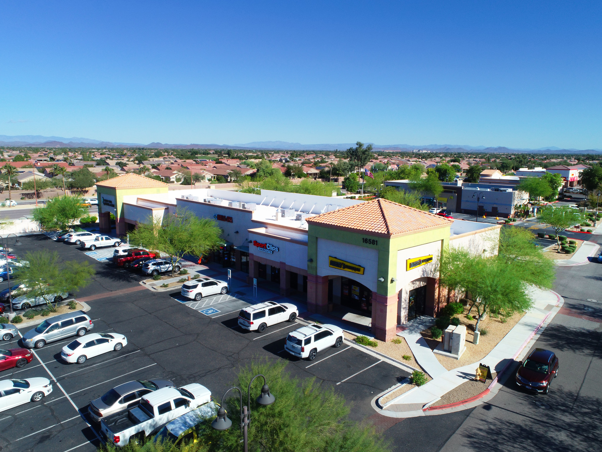 16581 W Bell Rd, Surprise, AZ à vendre Photo du b timent- Image 1 de 1