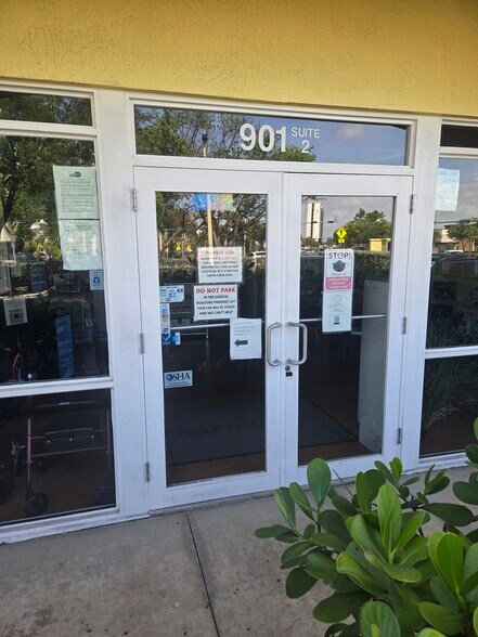 901 N Miami Beach Blvd, North Miami Beach, FL à louer - Photo du bâtiment - Image 1 de 3