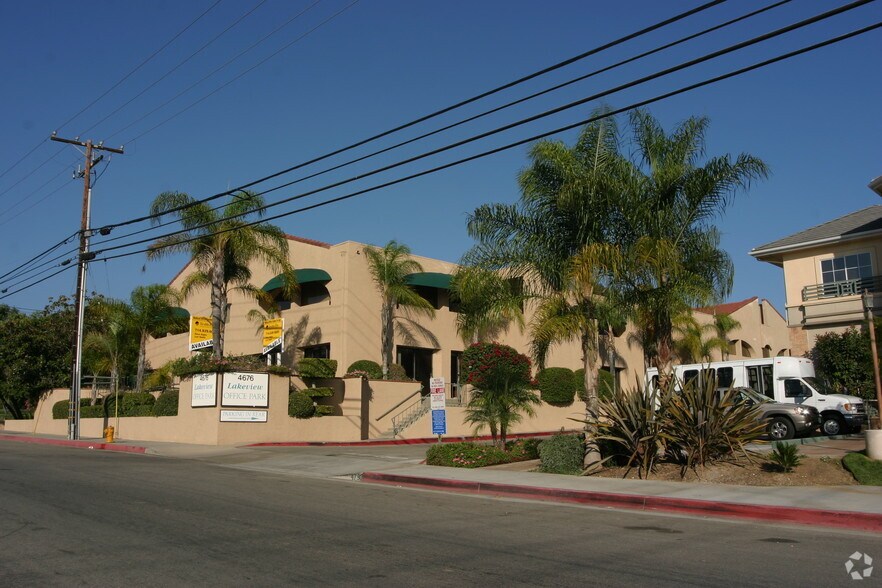 4676 Lakeview Ave, Yorba Linda, CA à louer - Photo du bâtiment - Image 2 de 8